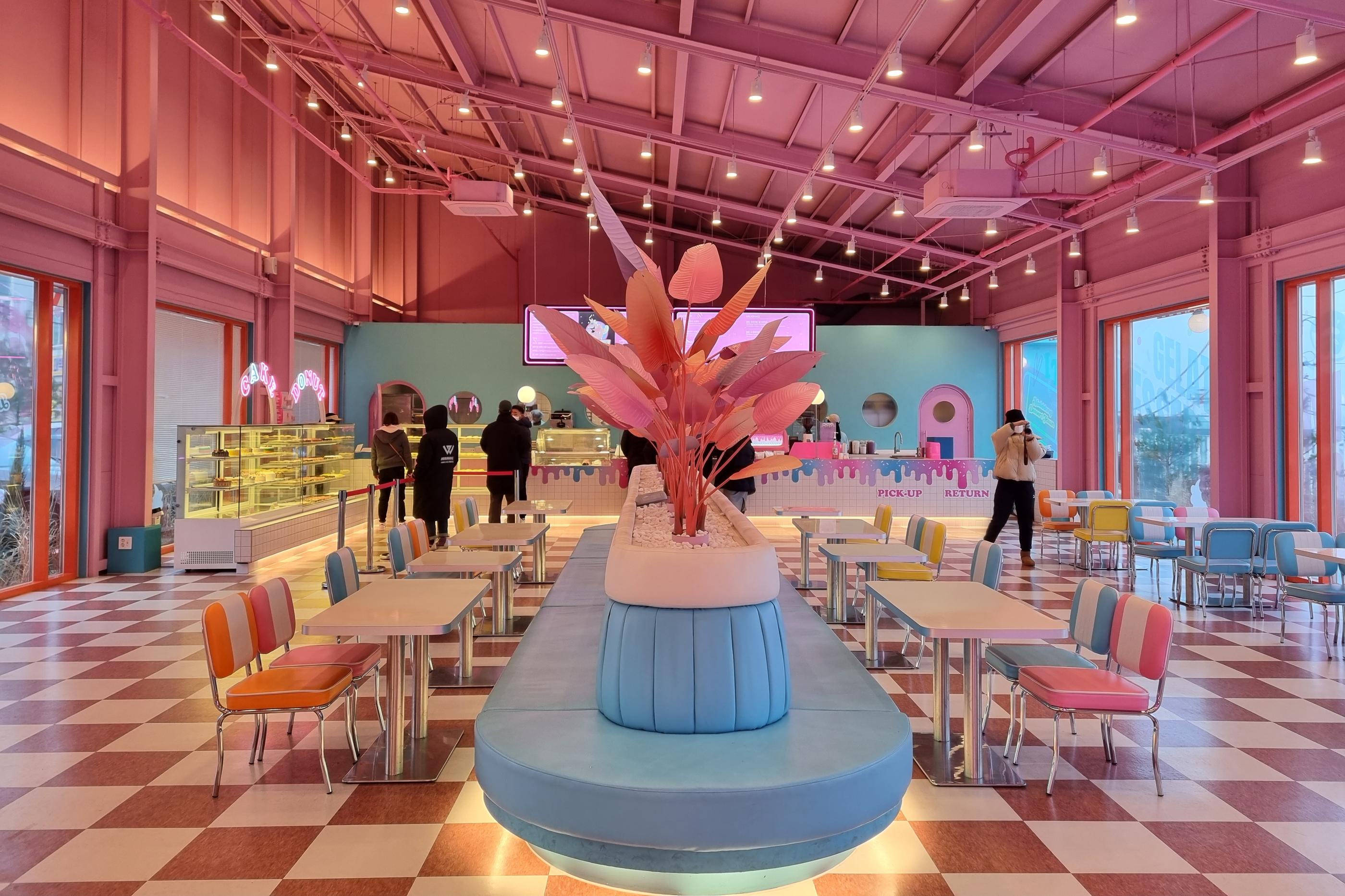 nội thất MalDdong Donut: Quán bánh donut mới mở đang rất hot ở Paju