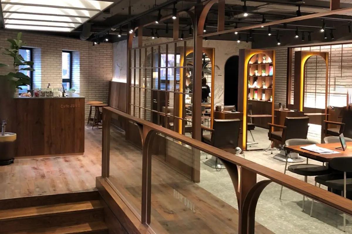 JUNO HAIR內部環境,現代感設計與設施,提供舒適的美容美髮體驗。