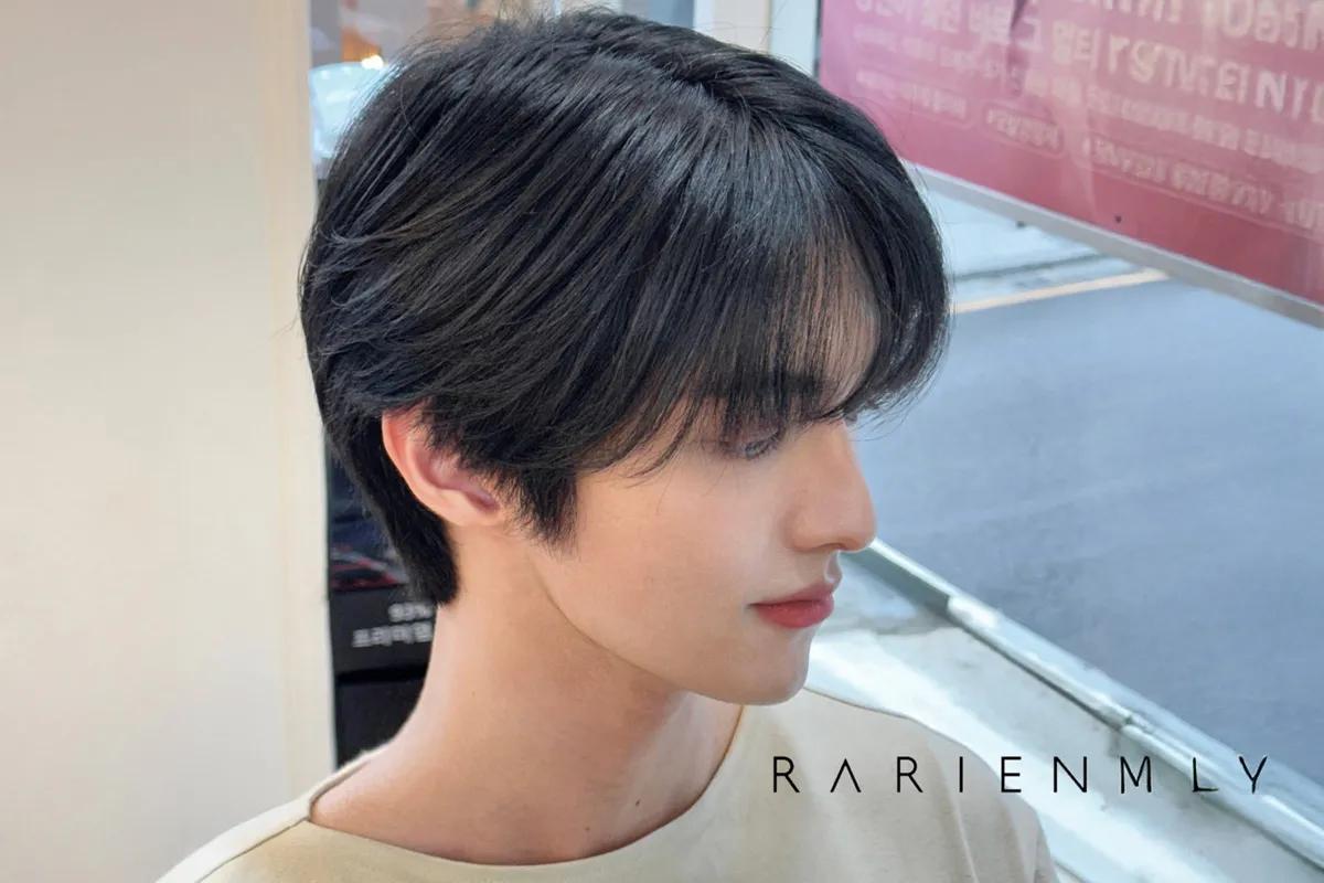 長髮髮型效果圖,設計自然飄逸,適合日常生活和特別場合的造型。