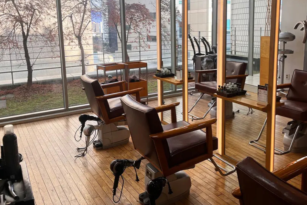RARIEN美容院內部設施照片,展示整潔和高雅的環境設計。