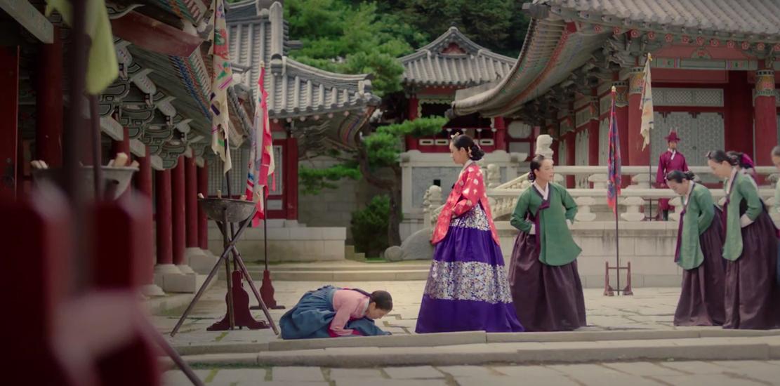 推薦 衣袖紅鑲邊 踩點