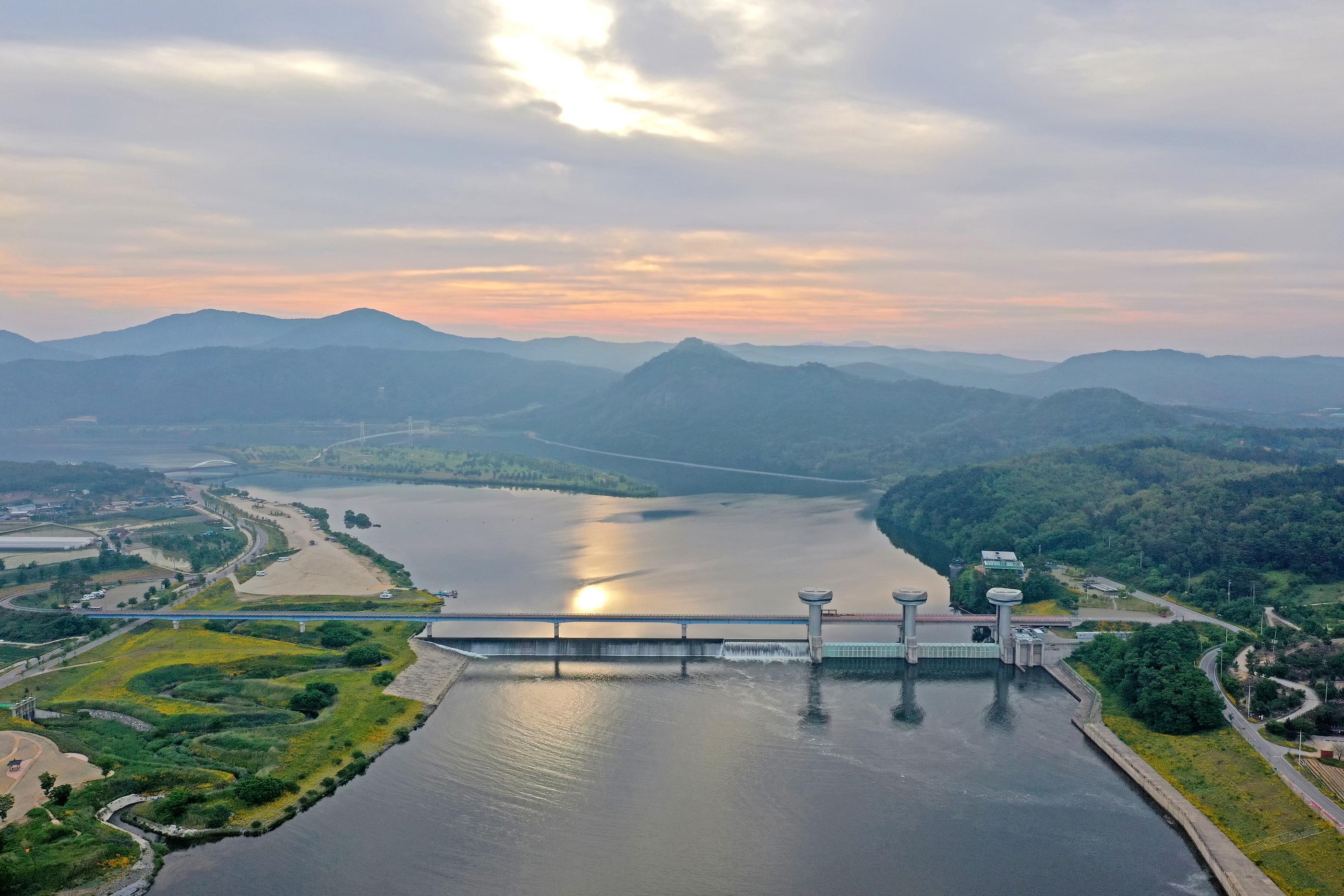 韓国コンビニ、韓国カフェ、韓国チキン、韓国市場、韓国の一番、韓国地下鉄、韓国乗り換え、韓国山、韓国川、韓国ミスコリア、ミスコリア