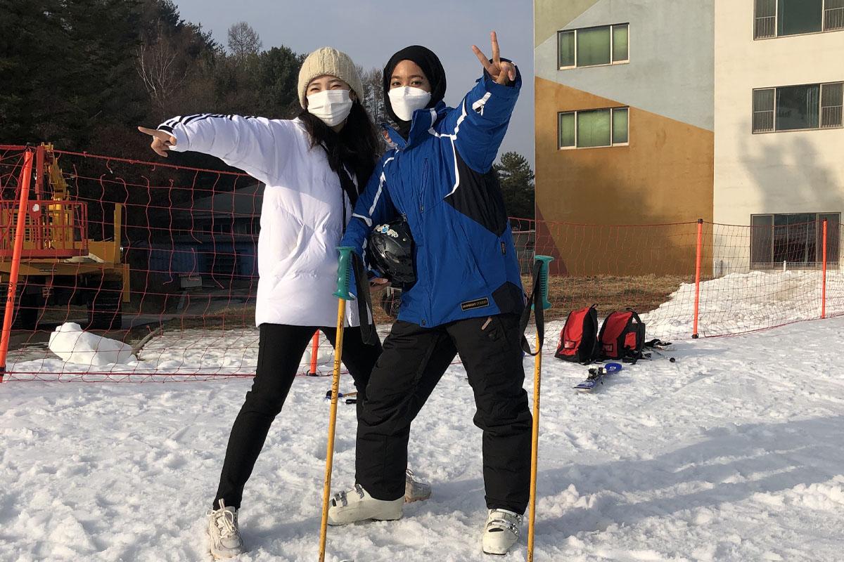 two girls skiing at  Welli Hilli Park 