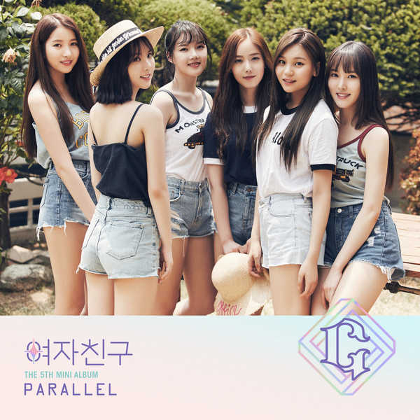 韩国女团GFRIEND的第五迷你专辑《Parallel》宣传照，成员们在户外穿着休闲装。