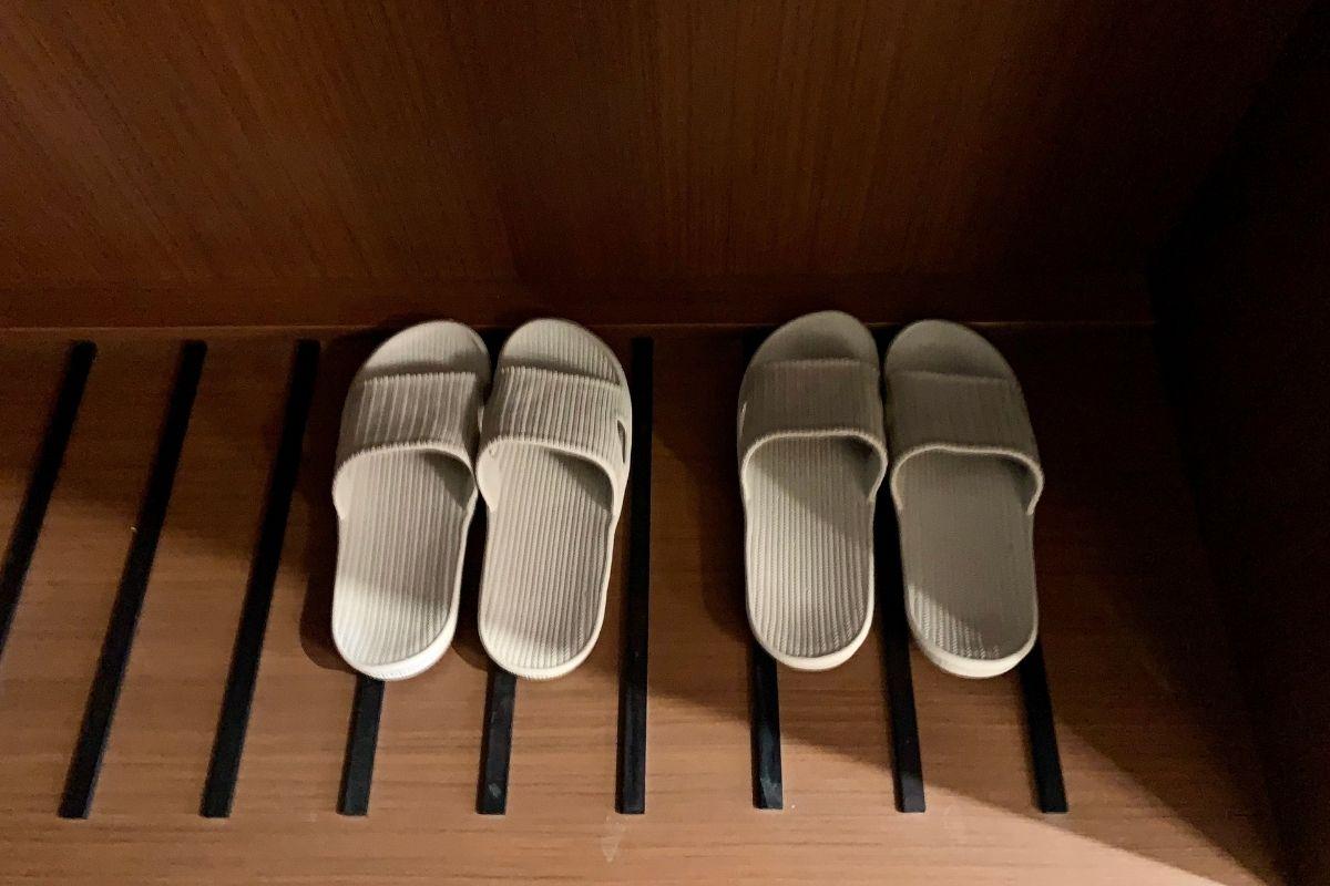 dép đi trong nhà của khách sạn Hotel Skypark Kingstown Dongdaemun