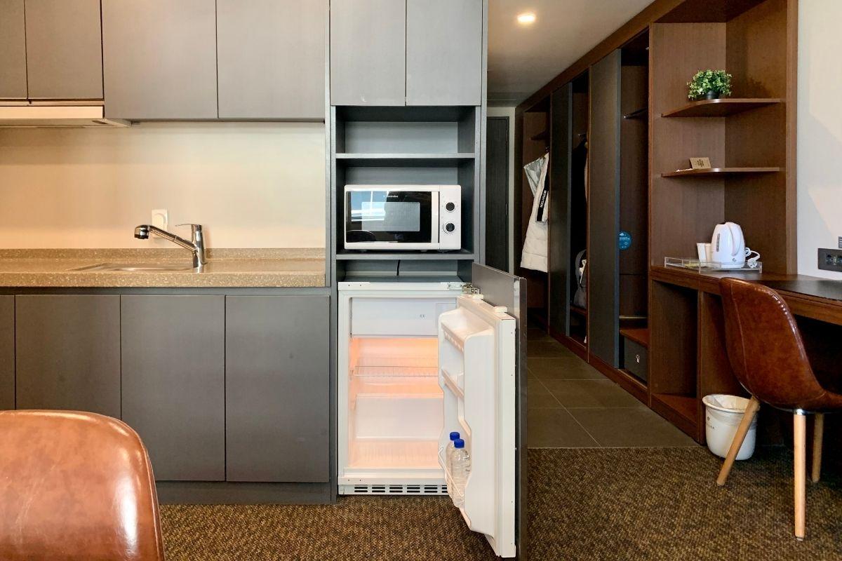 khu vực bếp và tủ lạnh ở khách sạn Hotel Skypark Kingstown Dongdaemun