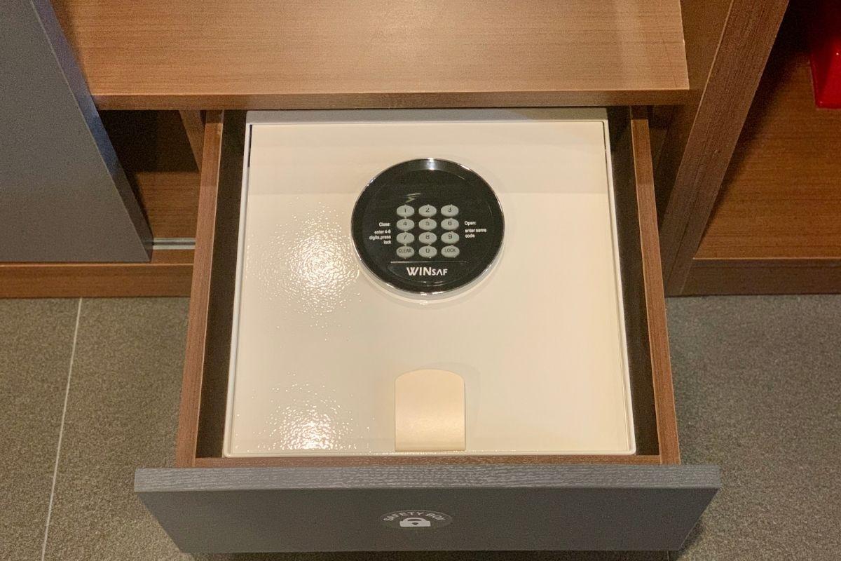 két sắt ở khách sạn Hotel Skypark Kingstown Dongdaemun