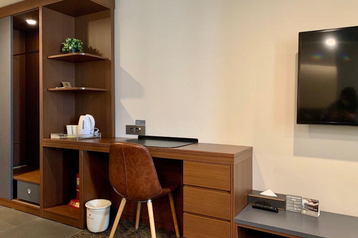 bàn làm việc ở khách sạn Hotel Skypark Kingstown Dongdaemun