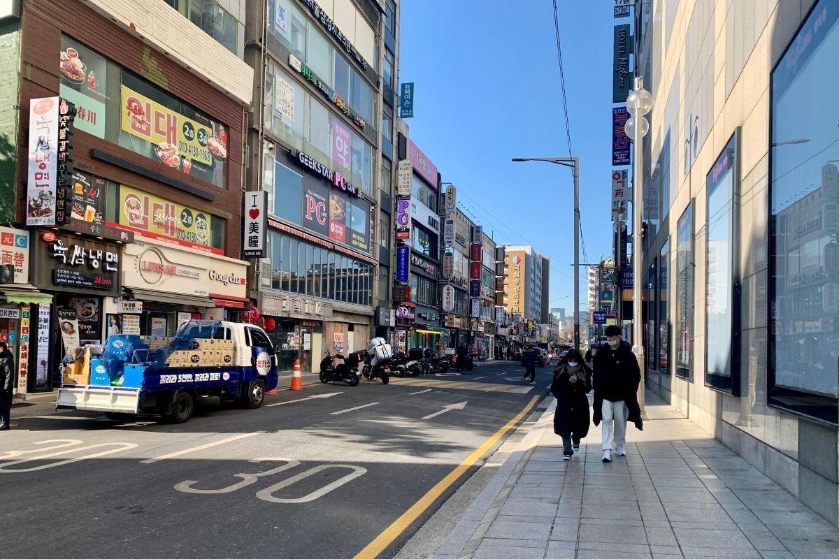 Hyundai city outlets.