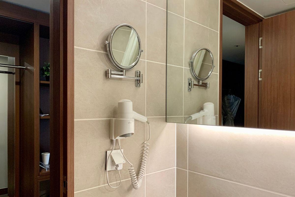 máy sấy, gương ở khách sạn Hotel Skypark Kingstown Dongdaemun