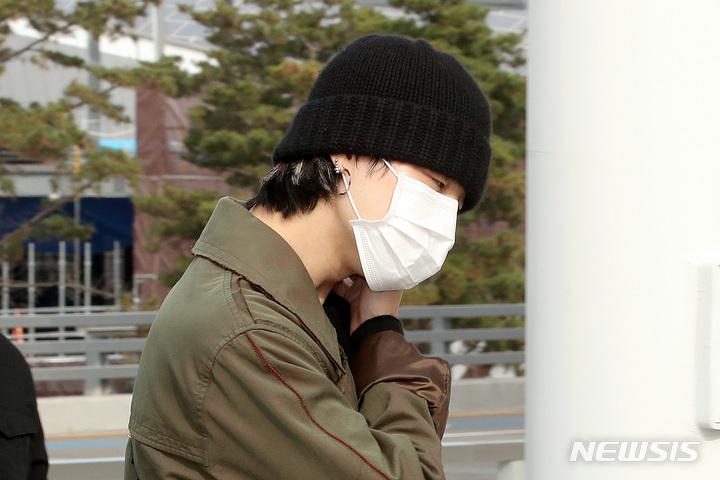 BTSのメンバーが仁川国際空港を通じて渡航している様子