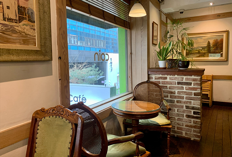 bàn ghế ở Cafe Coin chi nhánh 2, Myeongdong