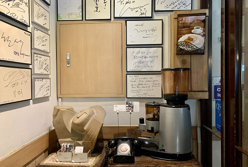 chữ ký người nổi tiếng ở Cafe Coin chi nhánh 2, Myeongdong