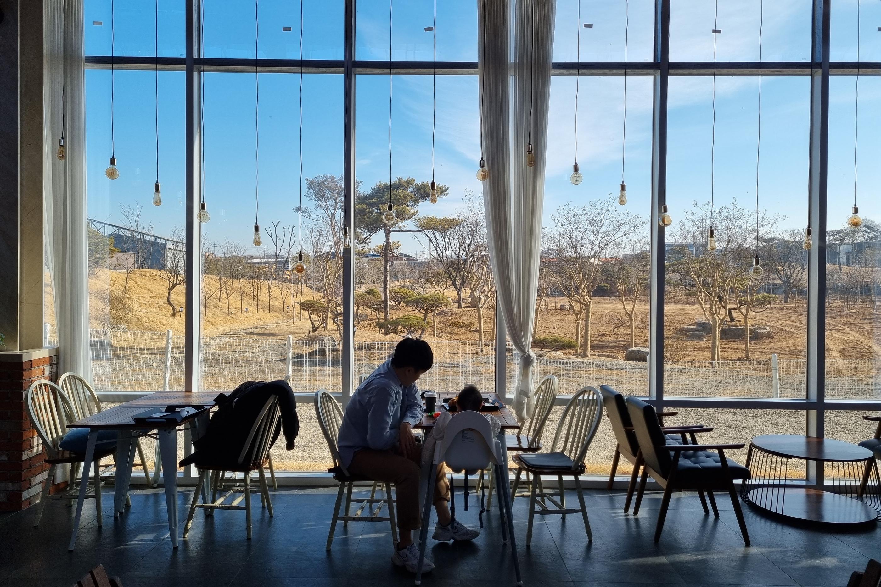 パジュカフェ、韓国カフェ、韓国大型のカフェ、韓国大型カフェ、ソウル近郊カフェ、ソウル郊外カフェ、ミンスターダム、Münster-dam、뮌스터담