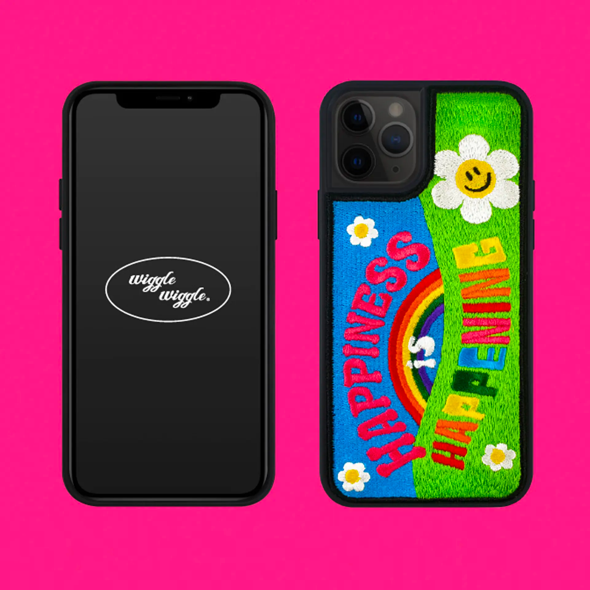 Funda bordada Wiggle Wiggle con mensaje inspirador usado por TWICE Nayeon, destacando felicidad y colorido en el diseño.