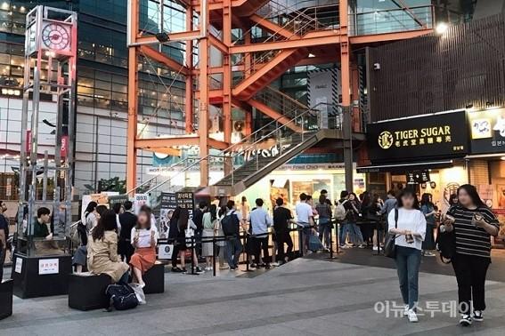 韓国屋台おやつ、韓国屋台、韓国カフェ、韓国流行、韓国流行おやつ、韓国キルコリウムシク、台湾カステラ、韓国、香港ワッフル、バブルティー、黒糖タピオカ、ハチの巣アイスクリーム、杖アイスクリーム、韓国チュロス、パラサイト、韓国映画