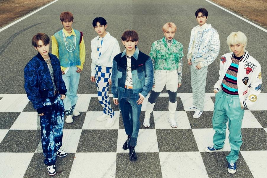 アイドル集団感染によりデビュー·カムバックが続々と延期…コロナ超非常