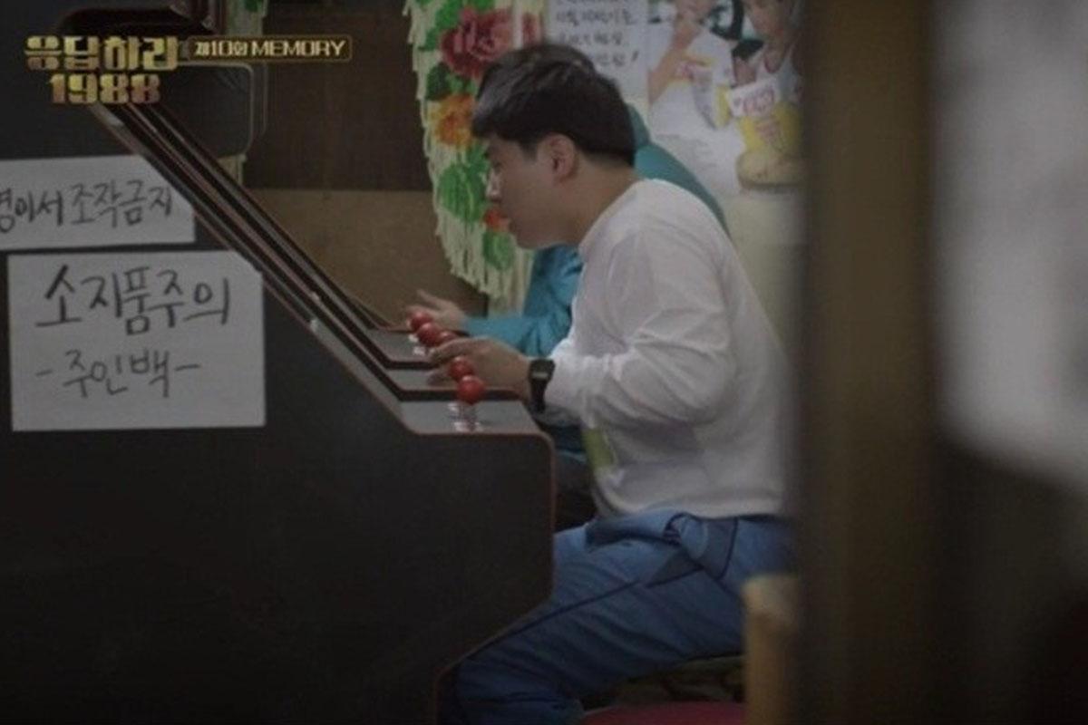 Reply 1998 chơi game ở phòng giải trí hàn quốc