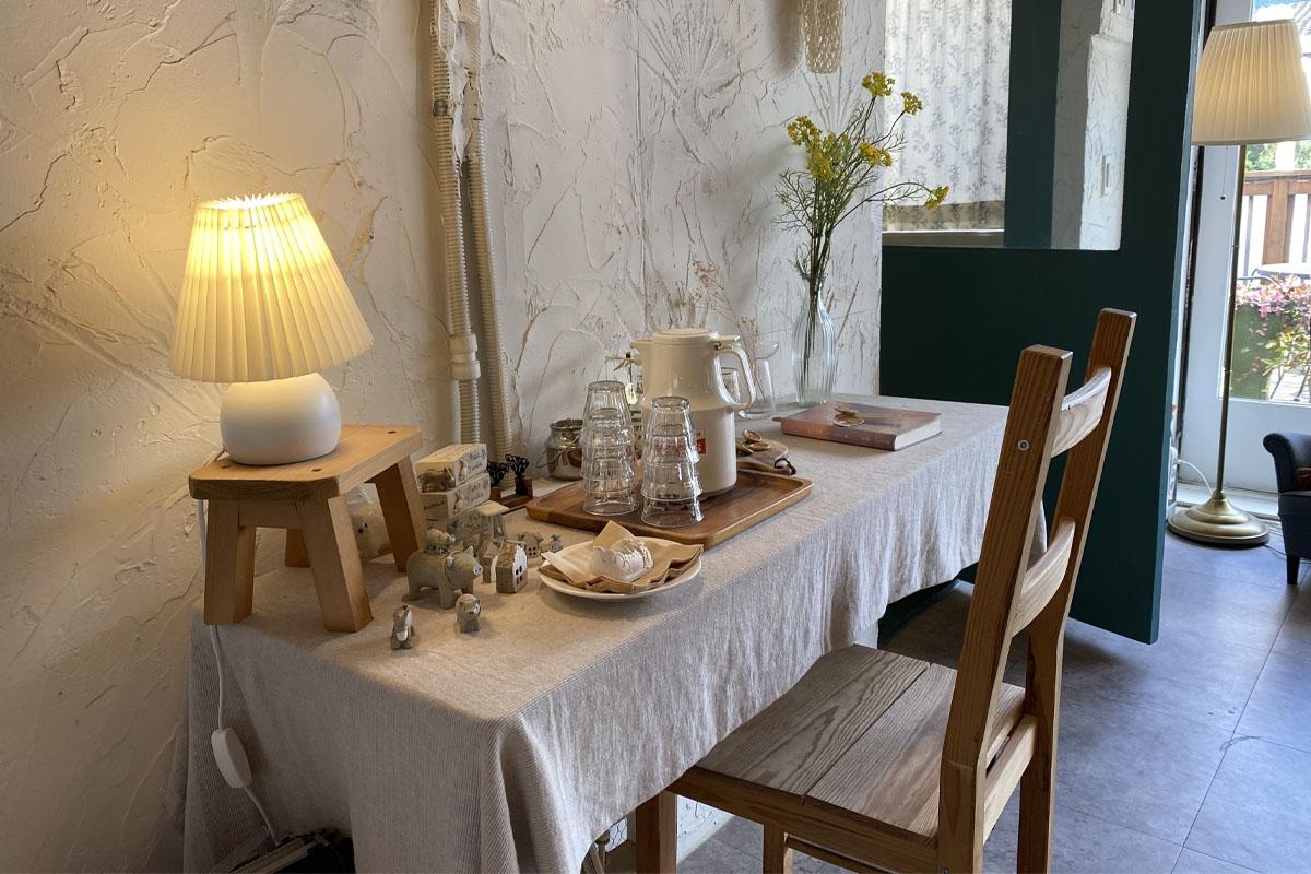 韓国、韓国カフェ、ソウル、ソウルカフェ、弘大、ホンデ、弘大カフェ、ホンデカフェ、メレンゲケーキ、パブロバ、オーストラリアデザート、キューブラテ、カフェトラビ、cafe Tora-b、デザートカフェ、韓国デザート、韓国旅行、韓国観光、ソウル旅行、ソウル観光