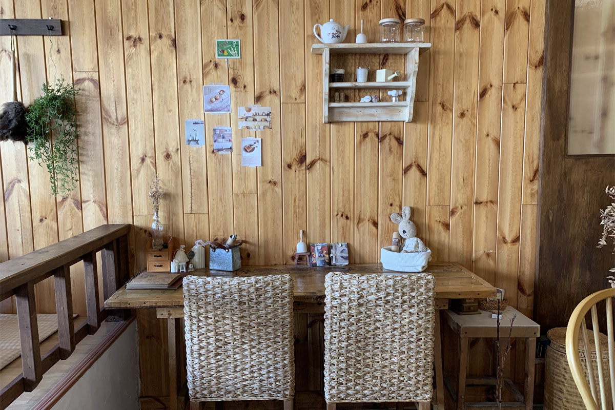 韓国、韓国カフェ、ソウル、ソウルカフェ、弘大、ホンデ、弘大カフェ、ホンデカフェ、メレンゲケーキ、パブロバ、オーストラリアデザート、キューブラテ、カフェトラビ、cafe Tora-b、デザートカフェ、韓国デザート、韓国旅行、韓国観光、ソウル旅行、ソウル観光