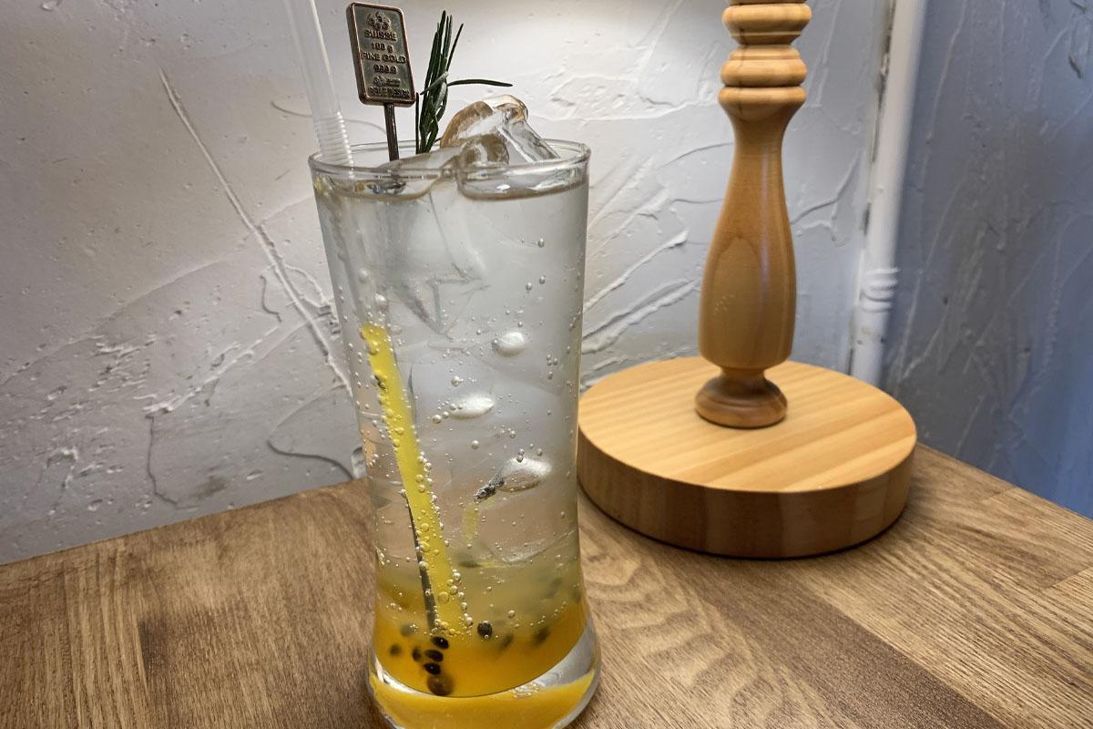 韓国、韓国カフェ、ソウル、ソウルカフェ、弘大、ホンデ、弘大カフェ、ホンデカフェ、メレンゲケーキ、パブロバ、オーストラリアデザート、キューブラテ、カフェトラビ、cafe Tora-b、デザートカフェ、韓国デザート、韓国旅行、韓国観光、ソウル旅行、ソウル観光