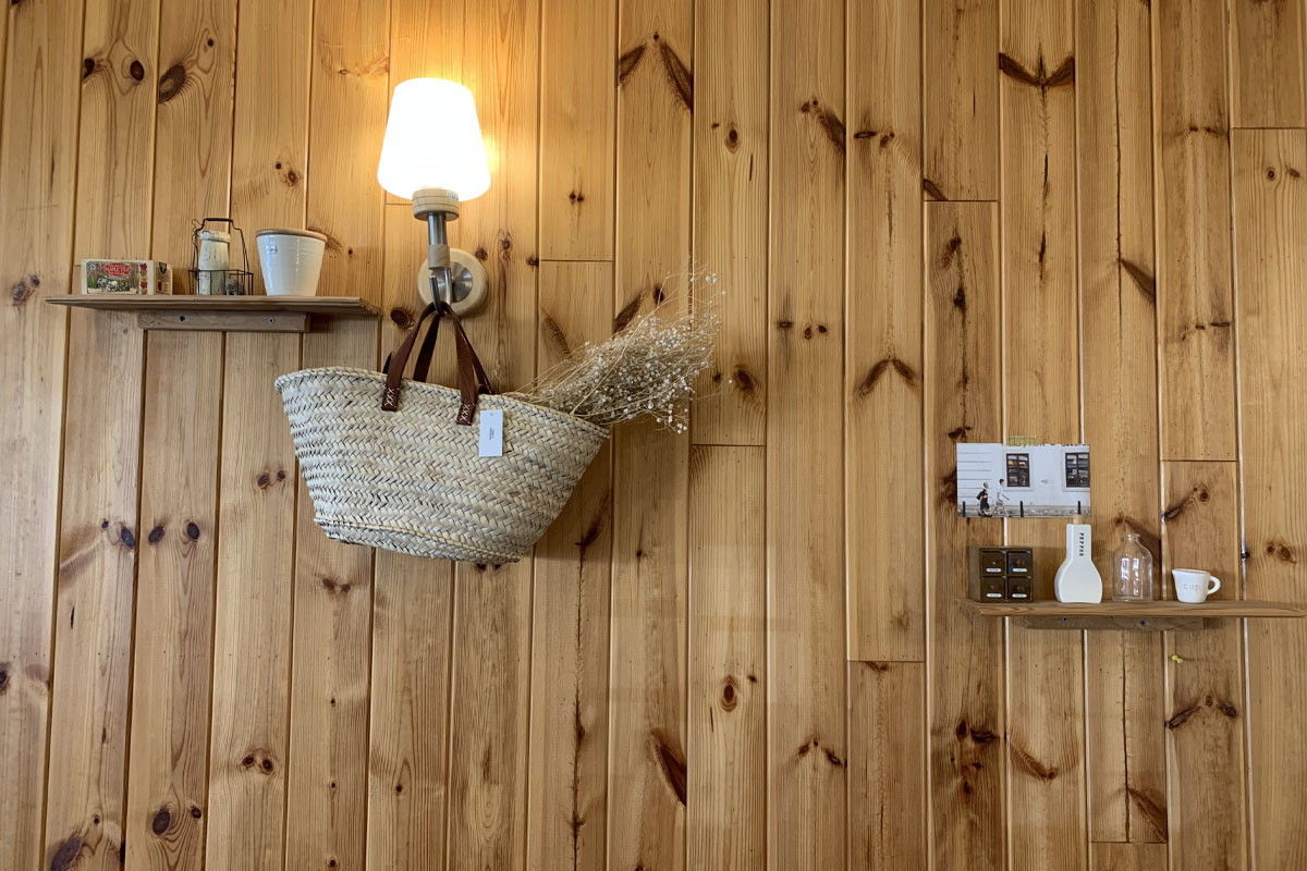 韓国、韓国カフェ、ソウル、ソウルカフェ、弘大、ホンデ、弘大カフェ、ホンデカフェ、メレンゲケーキ、パブロバ、オーストラリアデザート、キューブラテ、カフェトラビ、cafe Tora-b、デザートカフェ、韓国デザート、韓国旅行、韓国観光、ソウル旅行、ソウル観光