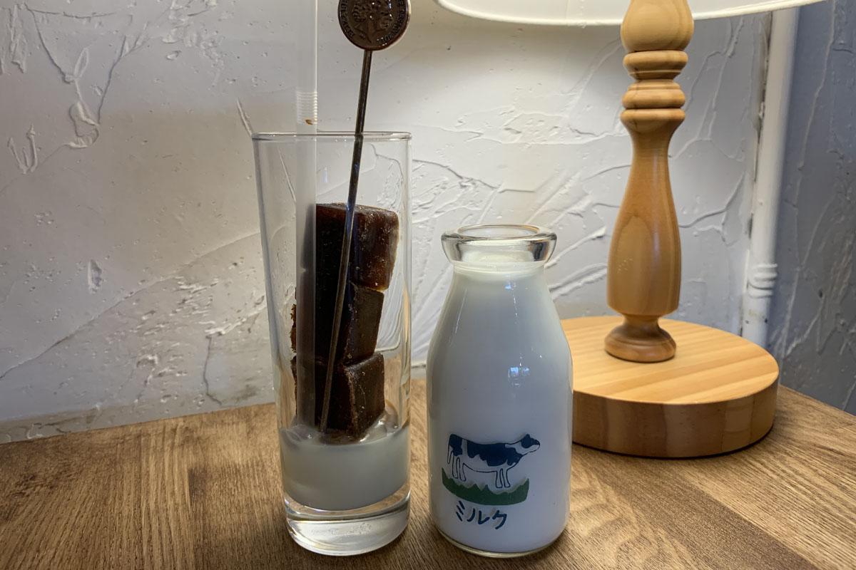 韓国、韓国カフェ、ソウル、ソウルカフェ、弘大、ホンデ、弘大カフェ、ホンデカフェ、メレンゲケーキ、パブロバ、オーストラリアデザート、キューブラテ、カフェトラビ、cafe Tora-b、デザートカフェ、韓国デザート、韓国旅行、韓国観光、ソウル旅行、ソウル観光