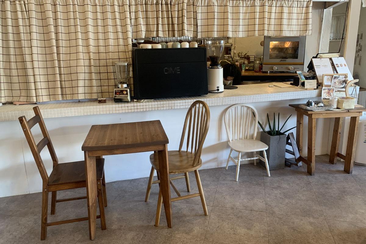 韓国、韓国カフェ、ソウル、ソウルカフェ、弘大、ホンデ、弘大カフェ、ホンデカフェ、メレンゲケーキ、パブロバ、オーストラリアデザート、キューブラテ、カフェトラビ、cafe Tora-b、デザートカフェ、韓国デザート、韓国旅行、韓国観光、ソウル旅行、ソウル観光