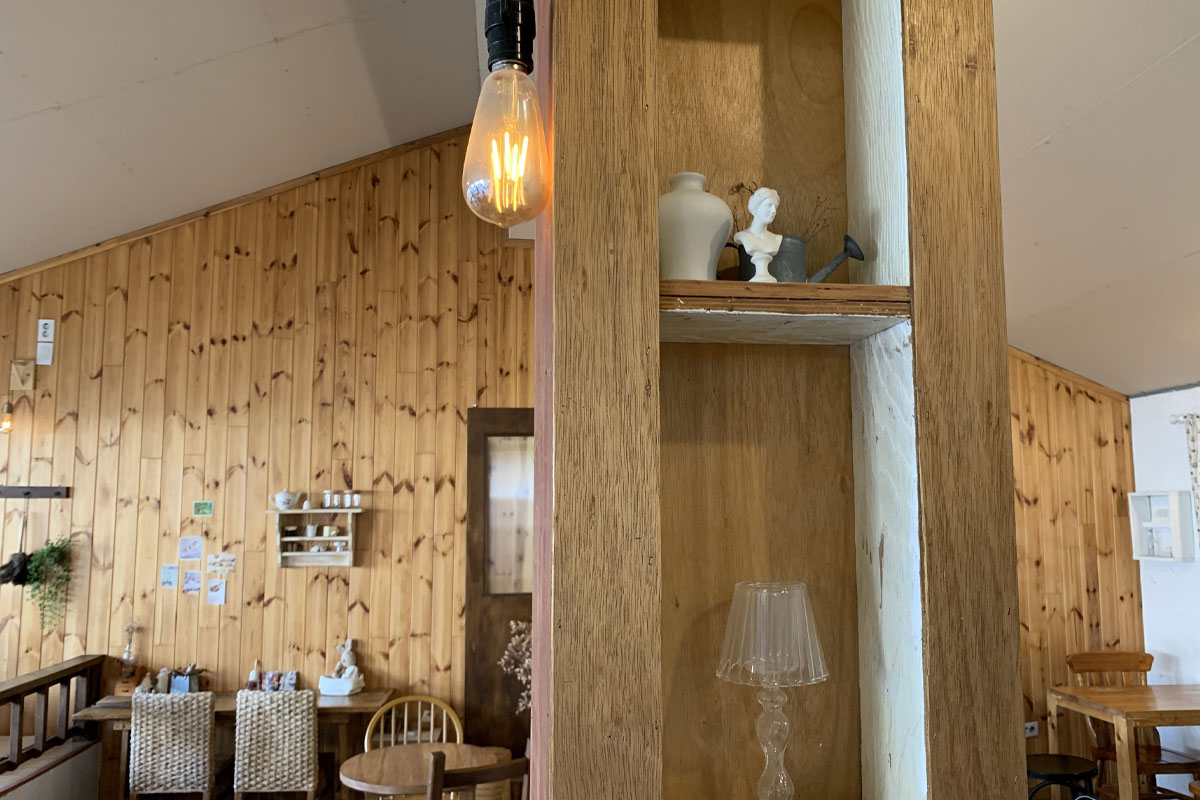 韓国、韓国カフェ、ソウル、ソウルカフェ、弘大、ホンデ、弘大カフェ、ホンデカフェ、メレンゲケーキ、パブロバ、オーストラリアデザート、キューブラテ、カフェトラビ、cafe Tora-b、デザートカフェ、韓国デザート、韓国旅行、韓国観光、ソウル旅行、ソウル観光