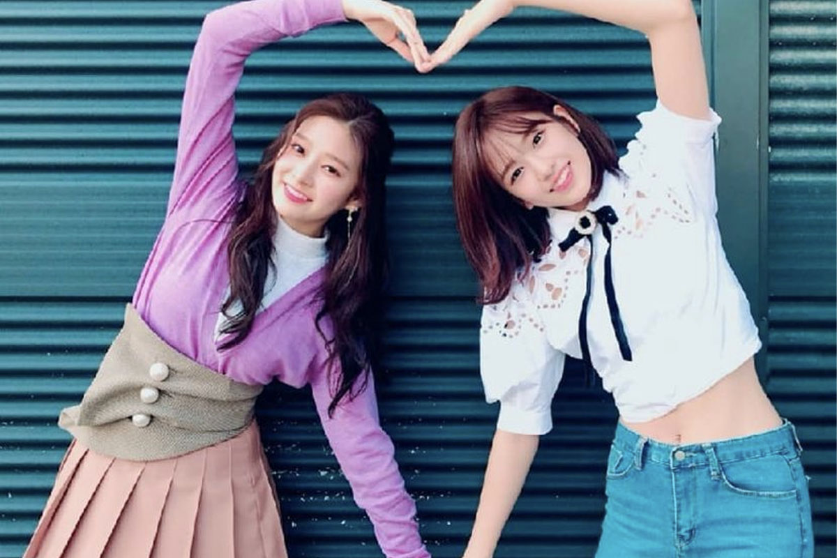 韩国 团体 拍照 爱心