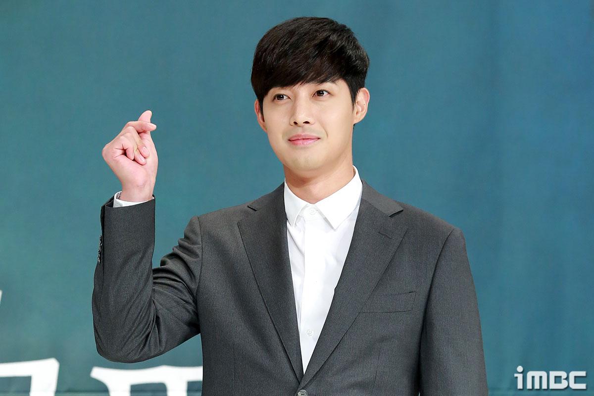 キム·ヒョンジュン、コンサートで結婚発表 「辛い時に守ってくれた人」