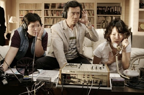 《那個傢伙的聲音》是由薛景求、姜棟元主演，根據李亨浩誘拐殺害事件改編，影片強調韓國社會的兒童安全問題。