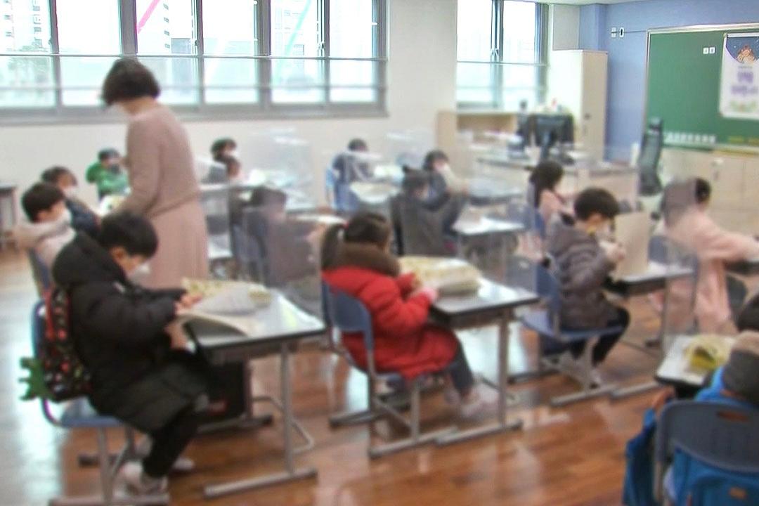 防疫パス解除初日、確診者20万人突破…「新学期」に油を注ぐか