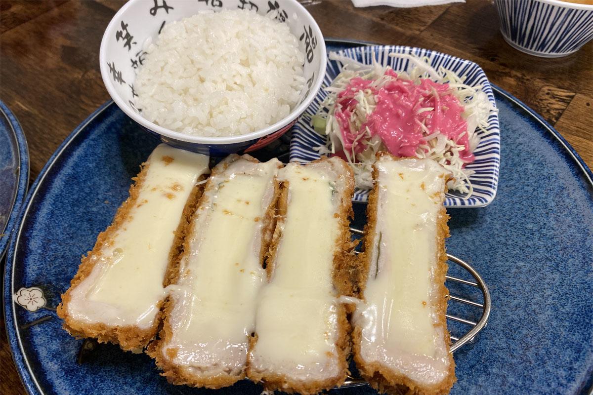 韓国、韓国旅行、韓国観光、ソウル、ソウル旅行、弘大、ホンデ、韓国グルメ、ソウルグルメ、韓国料理、とんかつ、チーズとんかつ、チーズかつ、韓国式とんかつ、HONKAZ、ペク・ジョンウォン