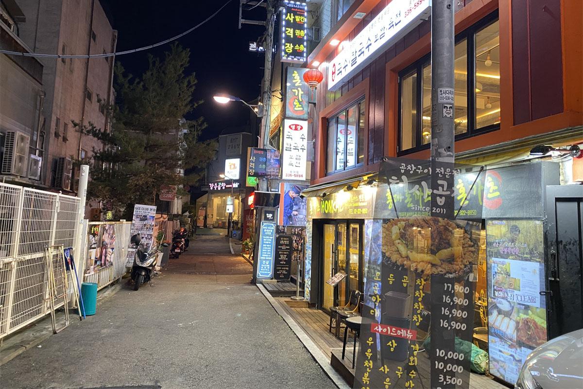 韓国、韓国旅行、韓国観光、ソウル、ソウル旅行、弘大、ホンデ、韓国グルメ、ソウルグルメ、韓国料理、とんかつ、チーズとんかつ、チーズかつ、韓国式とんかつ、HONKAZ、ペク・ジョンウォン