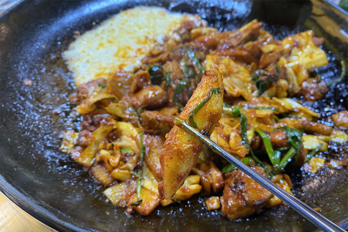 韓国、韓国旅行、韓国観光、ソウル、ソウル旅行、韓国グルメ、ソウルグルメ、韓国料理、弘大、ホンデ、タッカルビ、チーズタッカルビ、シンミギョン弘大タッカルビ、マッチブ、Wanna One、ユン・ジソン