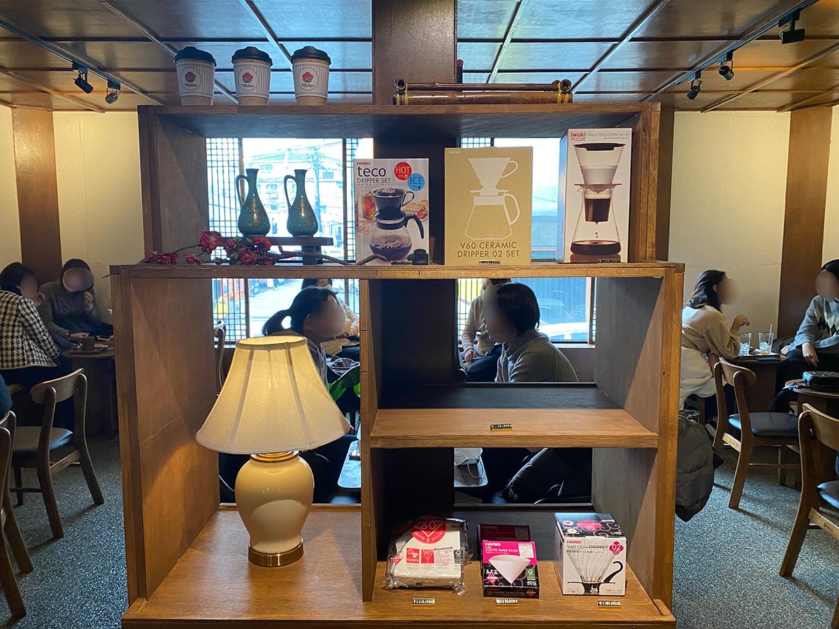 韓国、韓国旅行、韓国観光、ソウル、ソウル旅行、韓国カフェ、ソウルカフェ、ソウルカフェ巡り、コーヒーを焚く女、ティラミス、韓国デザート、デザートカフェ、韓国伝統、テラス、ソウル大、ソウル大入口駅、シャロスキル