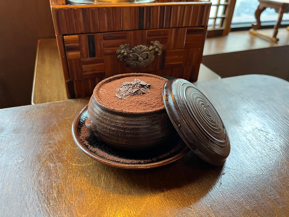 韓国、韓国旅行、韓国観光、ソウル、ソウル旅行、韓国カフェ、ソウルカフェ、ソウルカフェ巡り、コーヒーを焚く女、ティラミス、韓国デザート、デザートカフェ、韓国伝統、テラス、ソウル大、ソウル大入口駅、シャロスキル