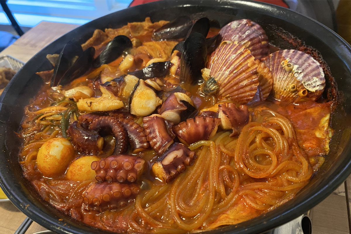 韓国、韓国旅行、韓国観光、ソウル、ソウル旅行、韓国グルメ、ソウルグルメ、弘大、ホンデ、弘益大学、大学路、トッポッキ、海鮮トッポッキ