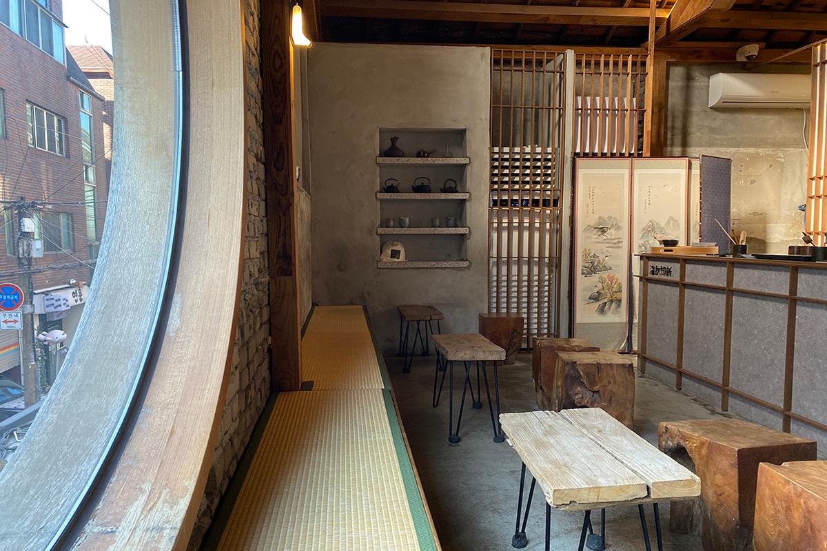 คาเฟ่ย่านชาโรซูกิล: Ongozisin | ที่นั่ง