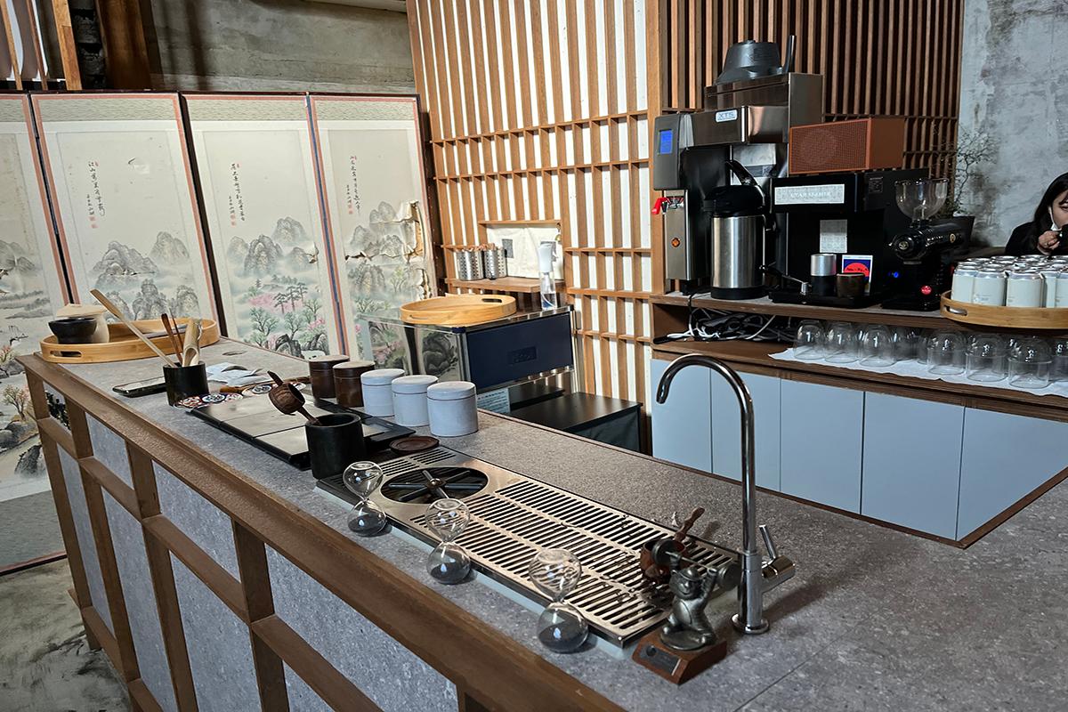 คาเฟ่ย่านชาโรซูกิล: Ongozisin | ครัวเปิด