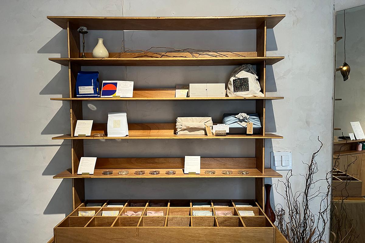 คาเฟ่ย่านชาโรซูกิล: Ongozisin | ชั้น1