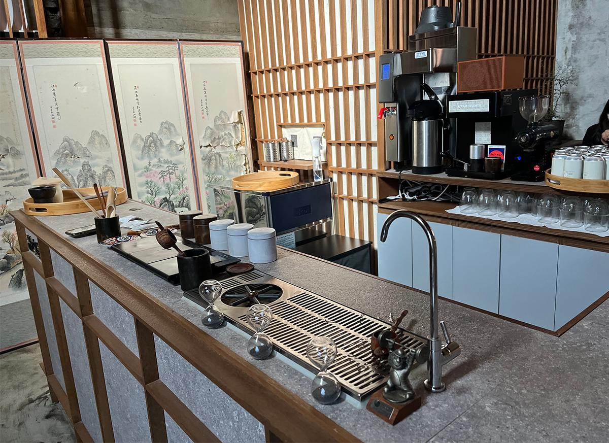 韓国、韓国旅行、韓国観光、ソウル、ソウル旅行、韓国カフェ、ソウルカフェ、ソウル大入口駅、シャロスキル、SNS映え、写真スポット、お茶カフェ、コーヒー苦手、韓国デザート、デザートカフェ、よもぎミルクティー