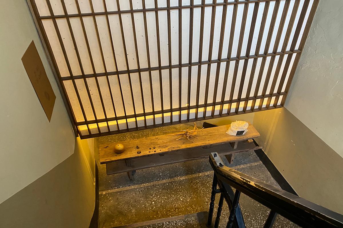 คาเฟ่ย่านชาโรซูกิล: Ongozisin | ม้านั่ง