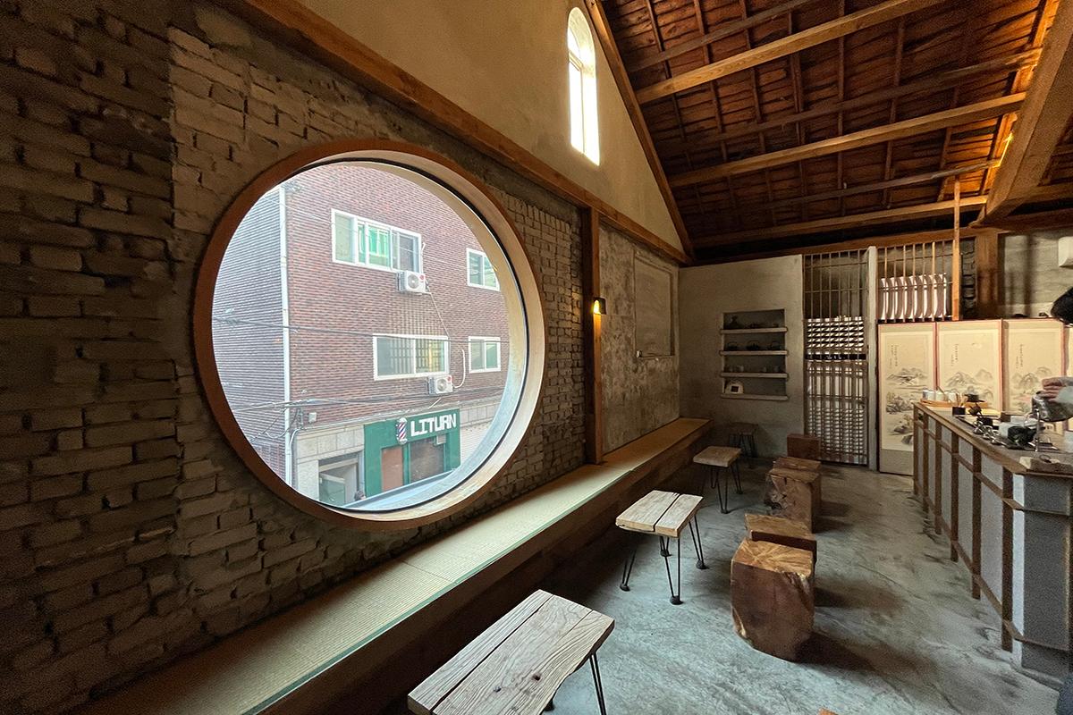 คาเฟ่ย่านชาโรซูกิล: Ongozisin | ภายใน