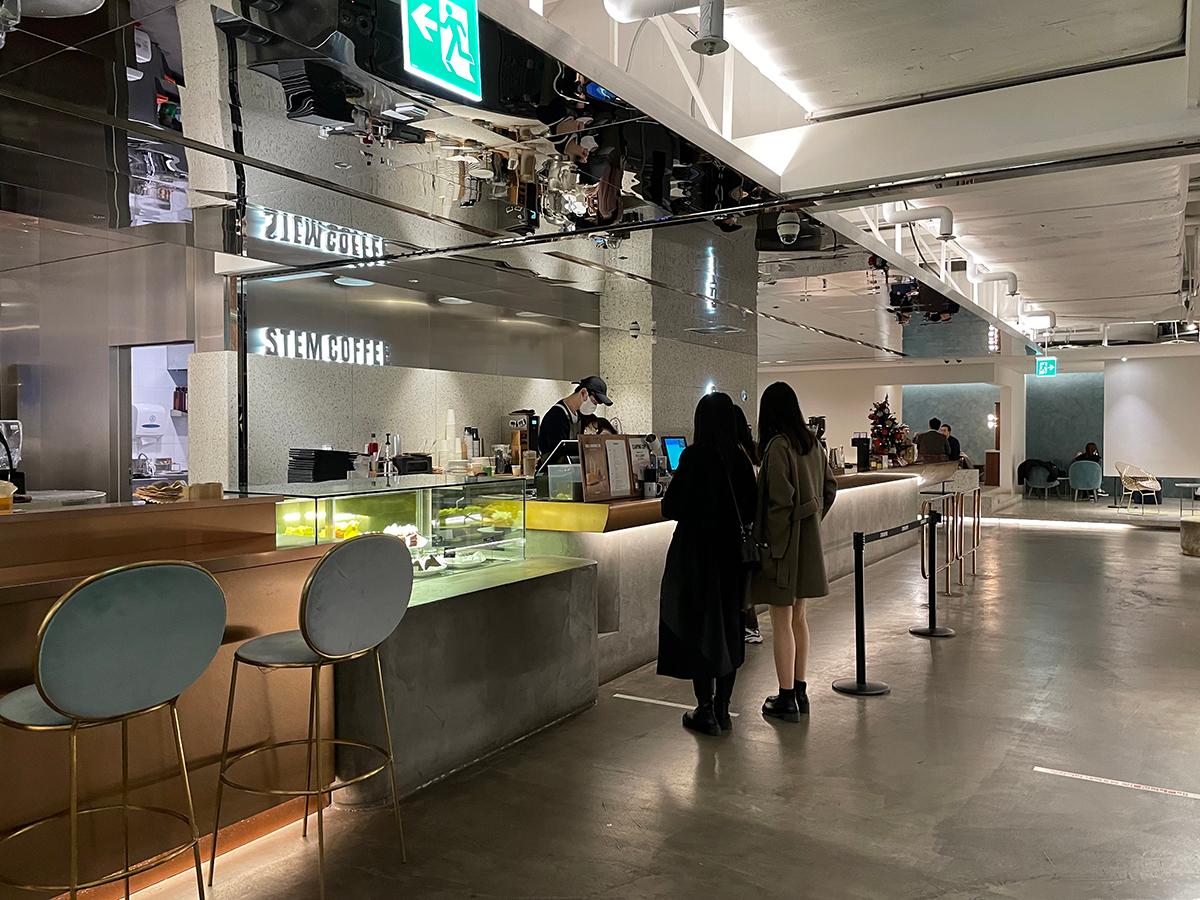 韓国、韓国旅行、韓国観光、ソウル、ソウル旅行、韓国カフェ、ソウルカフェ、SNS映え、写真スポット、人生ショット、江南、カンナム、三成洞、サムソンドン、COEX、コエックスモール、STEM COFFEE、SUNNY BREAD、ヴィーガン、韓国デザート、デザートカフェ