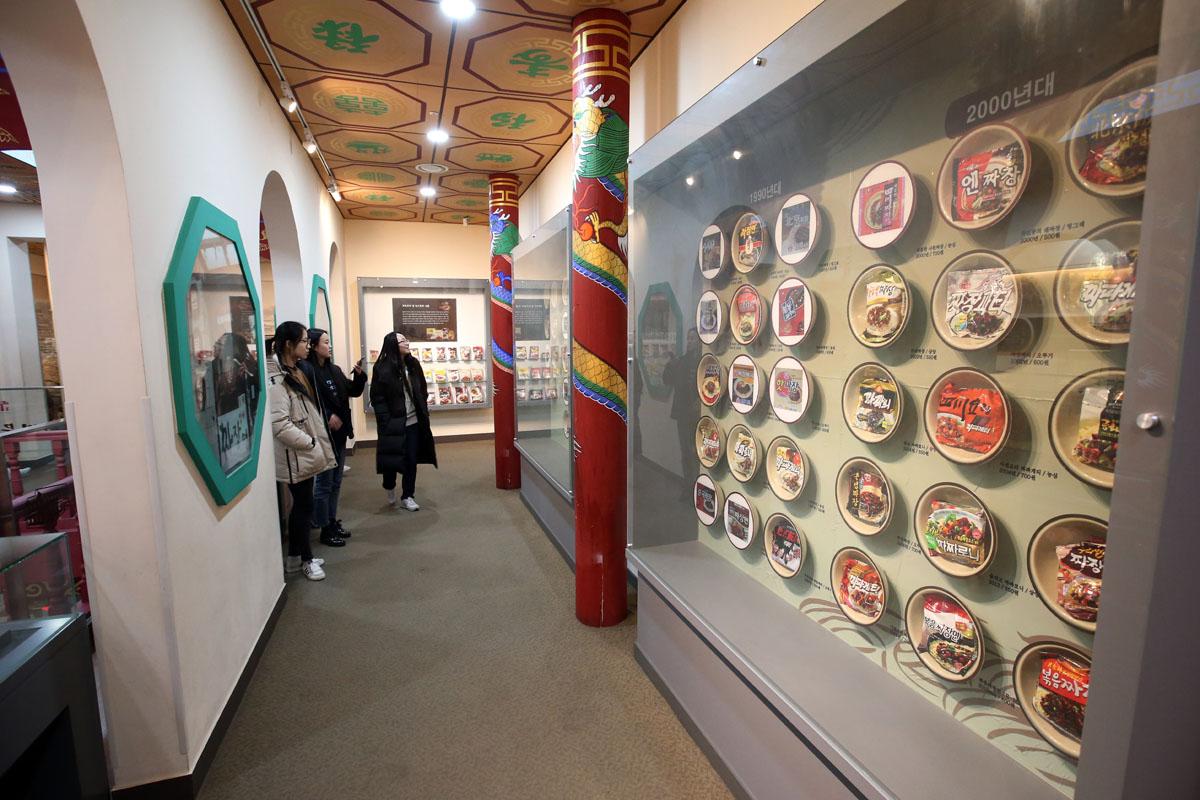 韓国、韓国旅行、韓国観光、ソウル、ソウル旅行、済州島、韓国博物館、不思議な博物館、おもしろ博物館、ハローキティ、韓国トイレ博物館、みみずく博物館、韓国家具、韓国インテリア、フィギュア、韓国映画、ジャージャー麺、チャジャンミョン博物館、仁川チャイナタウン