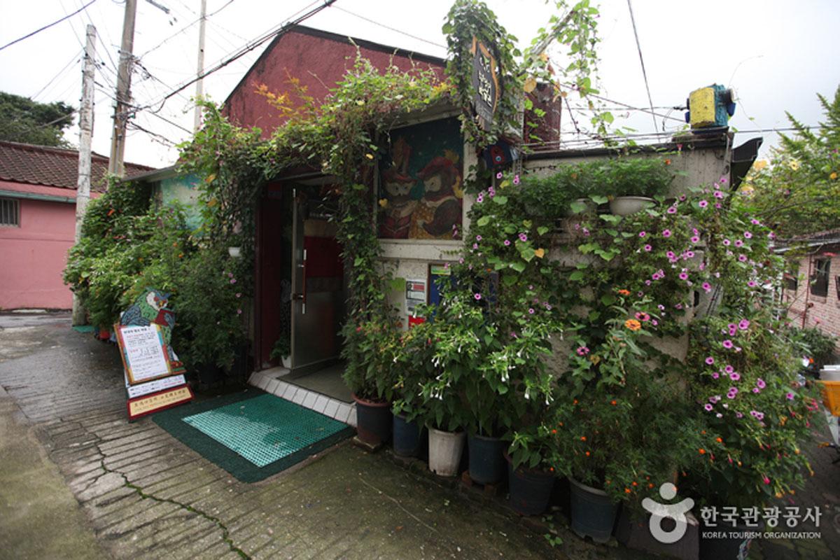 韓国、韓国旅行、韓国観光、ソウル、ソウル旅行、済州島、韓国博物館、不思議な博物館、おもしろ博物館、ハローキティ、韓国トイレ博物館、みみずく博物館