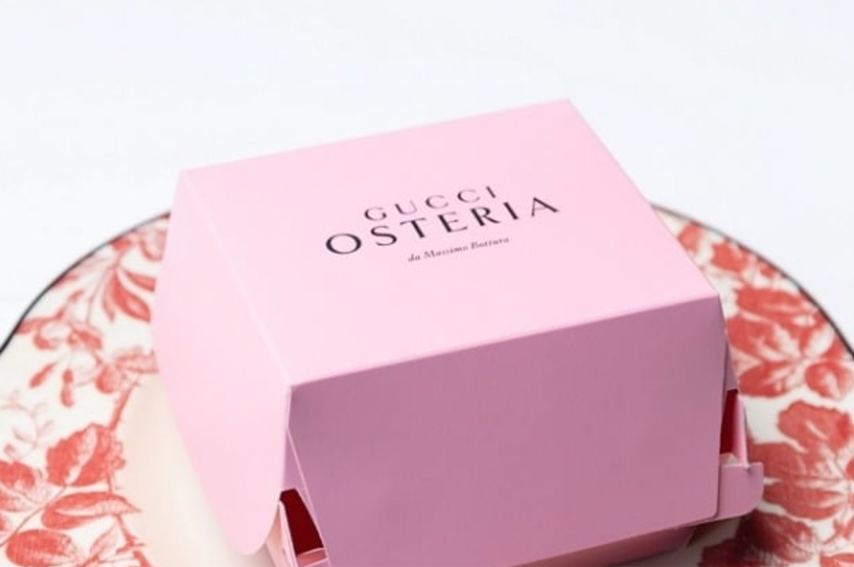 香港Gucci餐廳內部的華麗餐桌擺設