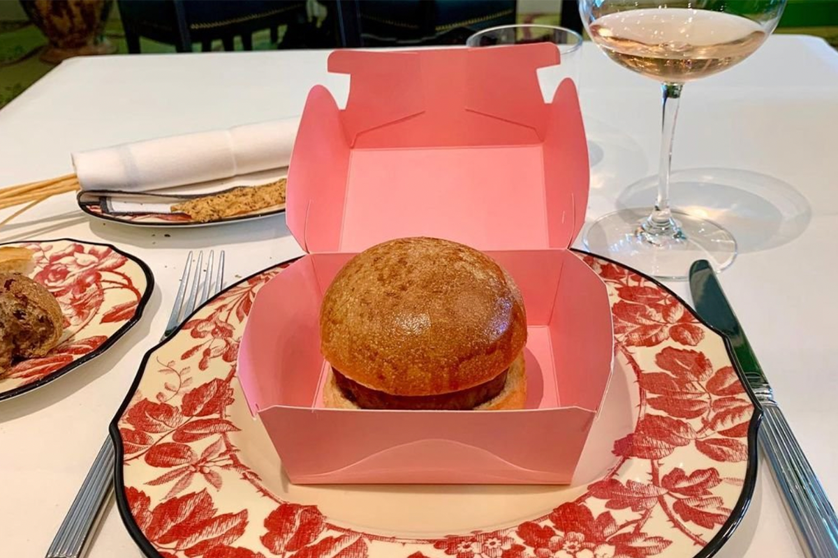 香港Gucci餐廳的精緻粉紅色漢堡包包材